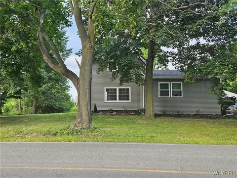 3312 E Pleasant Dr, Hamburg, NY 14075