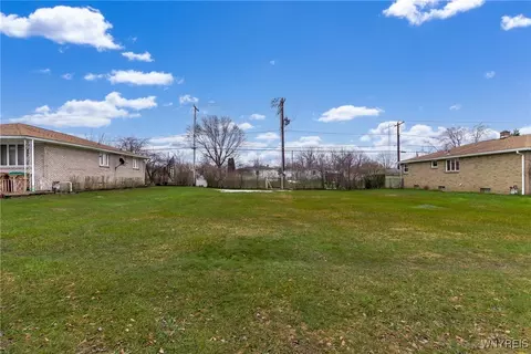 229 N Seine Dr, Cheektowaga, NY 14227