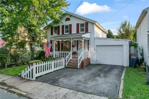 63 Chapel St, Lockport, NY 14094