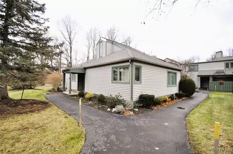 312 Old Meadow Dr #312, East Amherst, NY 14051