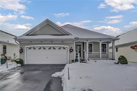 31 Glenfield Dr, West Seneca, NY 14224