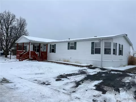 634 Birchwood Dr, Lockport, NY 14094