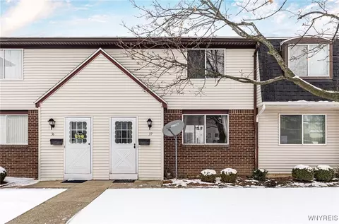 37 Parkview Ct, Lancaster, NY 14086
