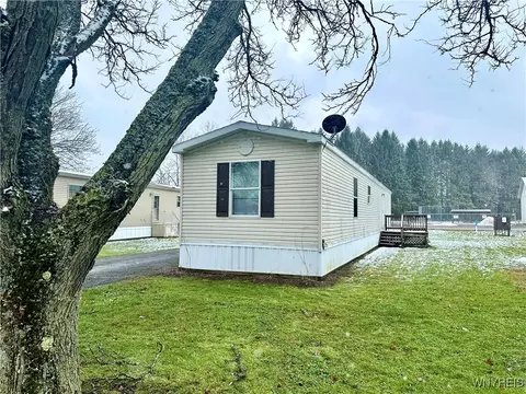 3 Green Valley Ests, Great Valley, NY 14741