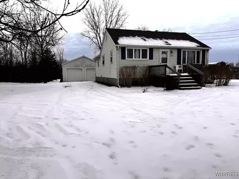 7521 Porter Rd, Niagara, NY 14304