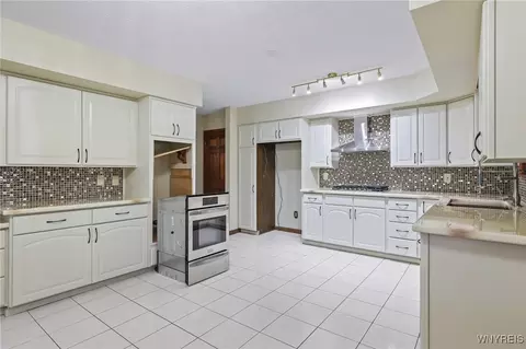 2075 Robert Dr, Niagara, NY 14304 photo 17