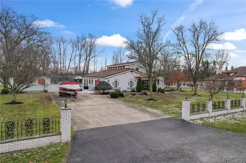 2075 Robert Dr, Niagara, NY 14304 photo 4