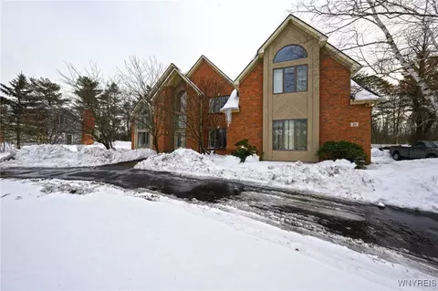 21 Lakeridge Dr, Orchard Park, NY 14127