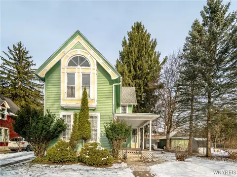 306 Oakwood Ave, Aurora, NY 14052