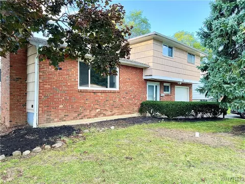 50 Sudbury Ln, Amherst, NY 14221