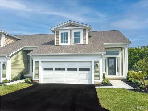 10 Cloverleaf Ct #3, Depew, NY 14043