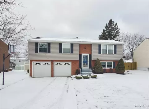 264 Oakbrook Dr, West Seneca, NY 14224