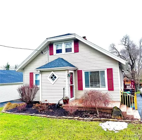 6374 Milestrip Rd, Orchard Park, NY 14127