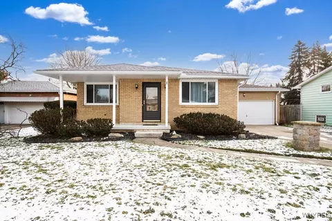 41 Crawford Dr, West Seneca, NY 14206