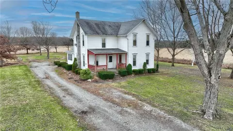 1961 New Jerusalem Rd, Evans, NY 14057