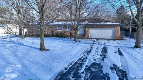 101 Cloverlane Dr, Elma, NY 14059