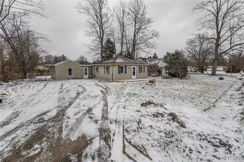6861 Wayne Dr, Evans, NY 14047