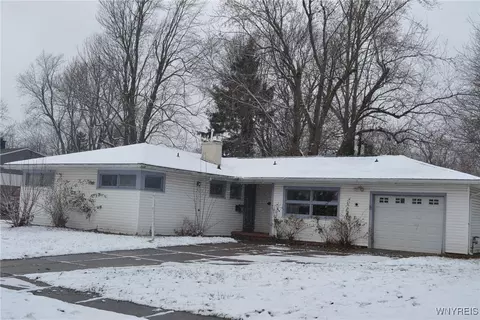 101 Green Acres Rd, Tonawanda, NY 14150