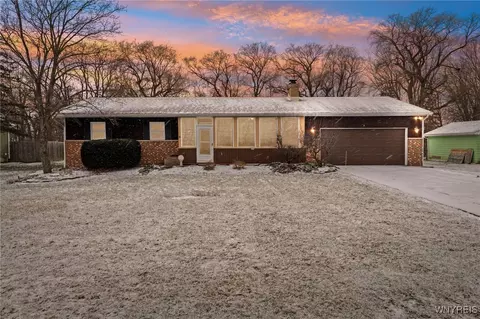 3282 Benhil Dr, Wheatfield, NY 14120