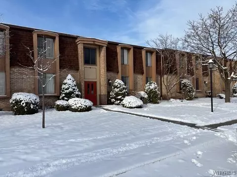 30 Charter Oaks Dr #2, Amherst, NY 14228