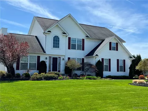9129 Via Cimato Dr, Clarence Center, NY 14032