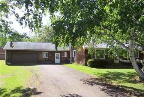 7360 Bear Ridge Rd, Pendleton, NY 14120