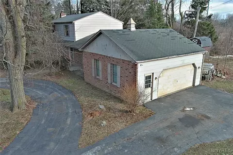 5419 Roberts Rd, Hamburg, NY 14075