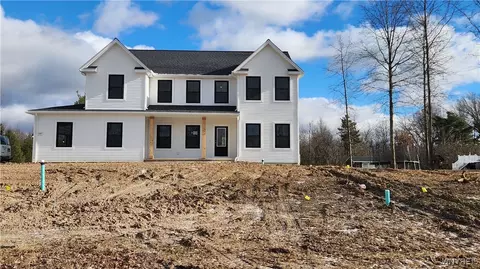 5189 Country Club Trl, Lewiston, NY 14092