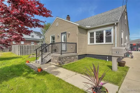 93 Helen St, Cheektowaga, NY 14206