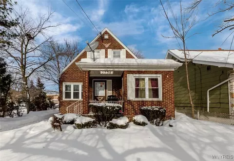 2738 Welch Ave, Niagara Falls, NY 14303