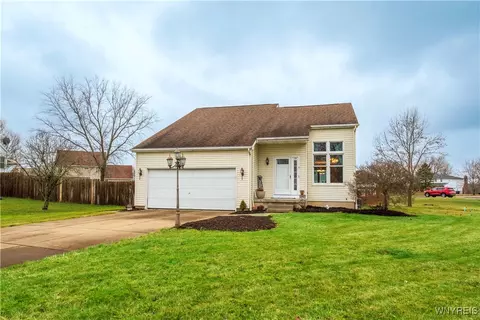 124 Laurie Ln, Grand Island, NY 14072