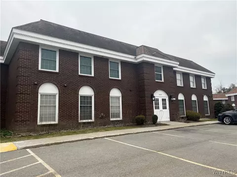 24 Bristol Dr #A, Amherst, NY 14228