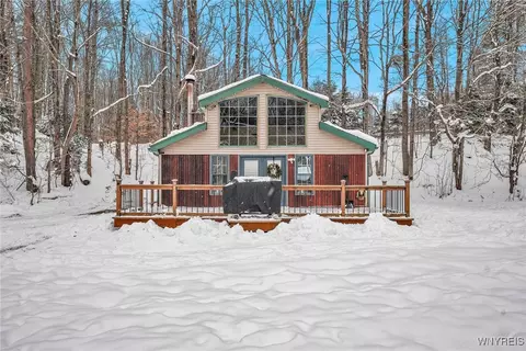 10496 Pleasant Valley Rd, Delevan, NY 14042