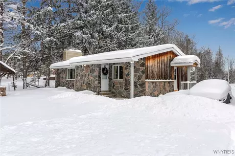 8707 Phillips Rd, Holland, NY 14080