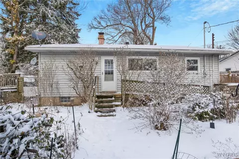 5 Follette Ln, Tonawanda, NY 14150