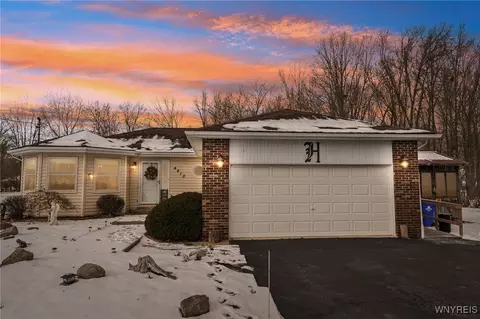 4410 Creek Rd, Lewiston, NY 14092