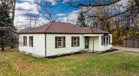 40 North Dr, Lackawanna, NY 14218