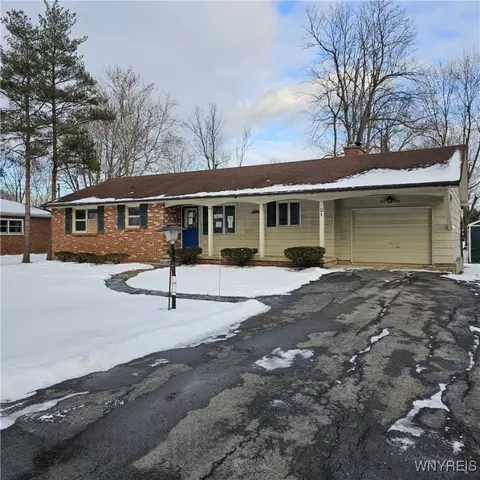 21 Stahl Rd, Getzville, NY 14068