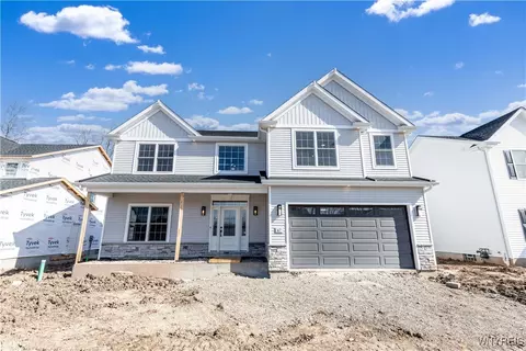 67 Fair Woods Dr, Amherst, NY 14221