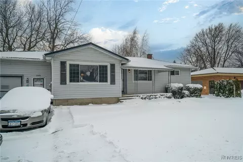 4764 Lake Shore Rd, Hamburg, NY 14075