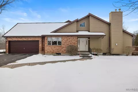 827 Hackney Ln, Lewiston, NY 14092