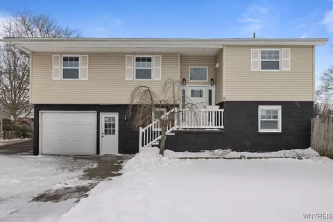 4206 Glenwillow Dr, Hamburg, NY 14075