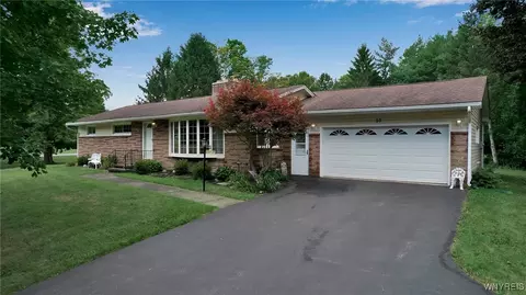 50 Pleasantview Dr, East Aurora, NY 14052