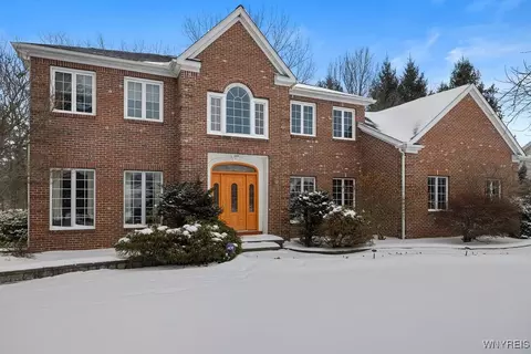 8120 Evergreen Dr, Pembroke, NY 14036