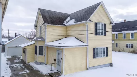 121 Keever Ave, Lackawanna, NY 14218
