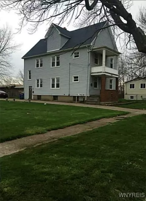 5658 Girard Ave, Niagara Falls, NY 14304