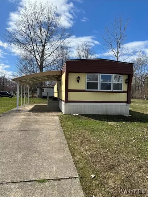 1072 Karen Dr, Evans, NY 14006