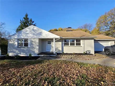 24 Crestview Dr, Sweden, NY 14420