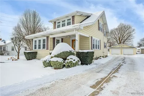 5768 Buffalo St, Sanborn, NY 14132