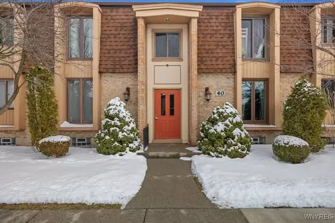 40 Groton Dr #2, Amherst, NY 14228